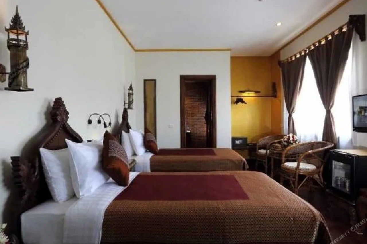The Link 83 Mandalay Boutique Hotel — rooms and atmosphere