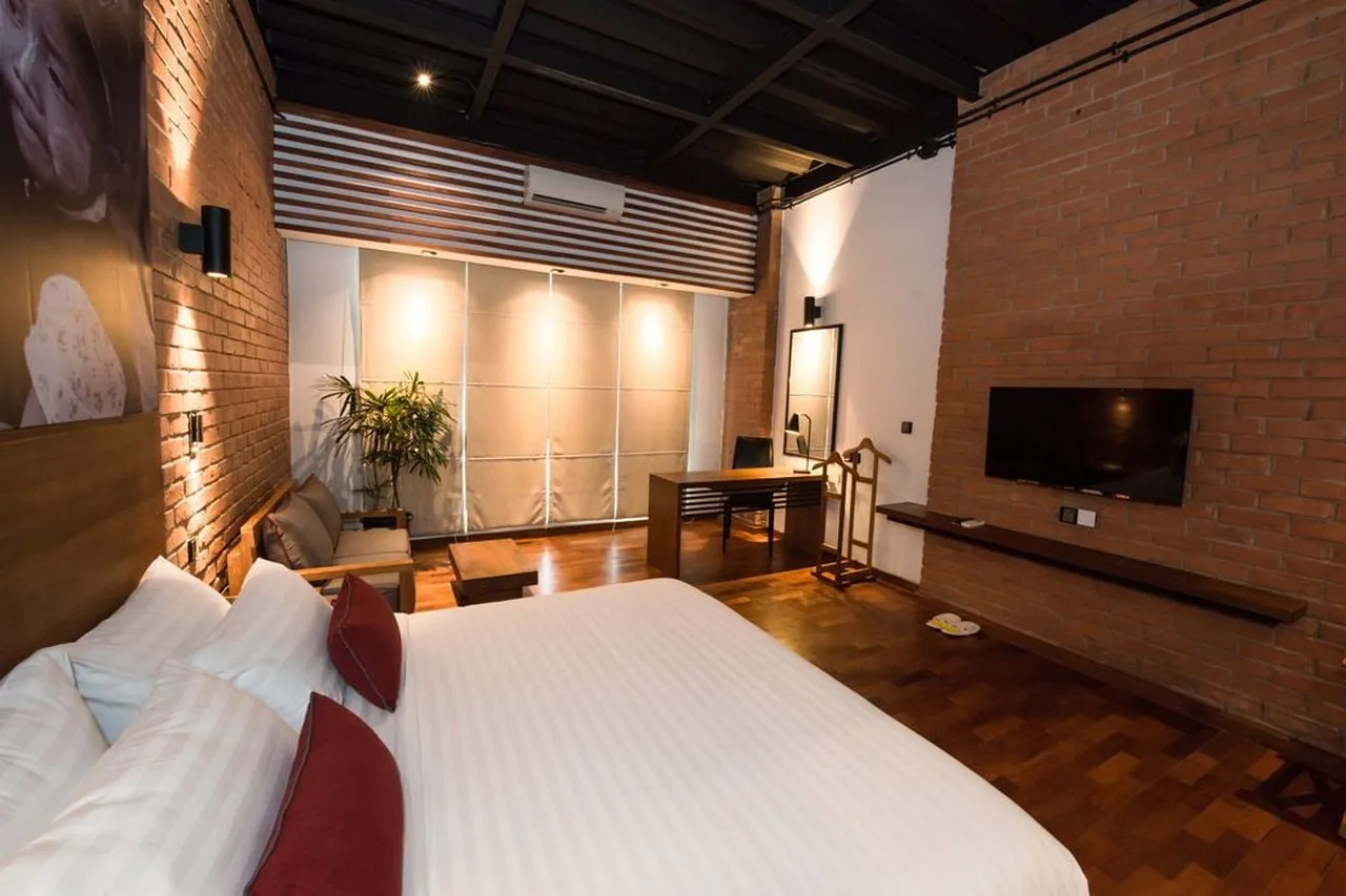 The Loft Hotel Downtown Yangon — rooms and atmosphere