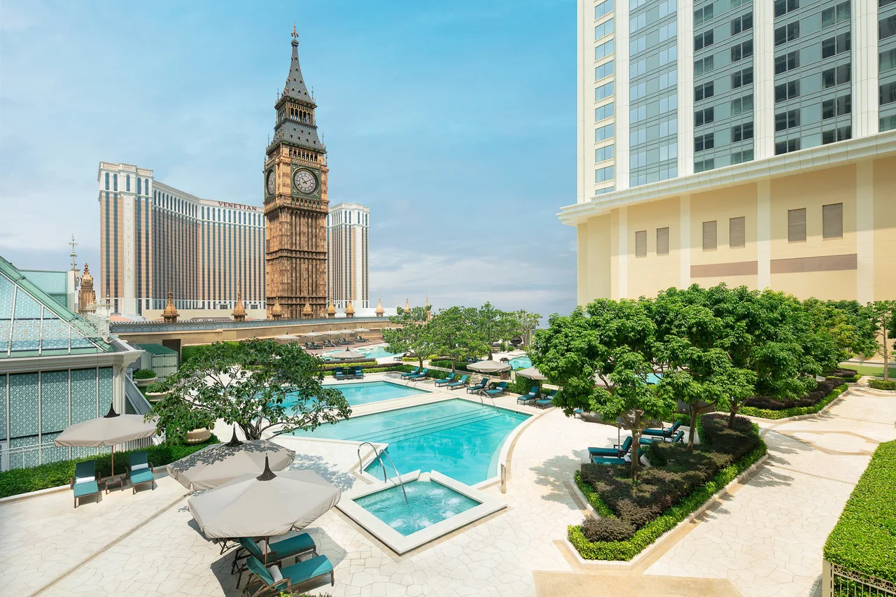 The Londoner Hotel — ภาพห้องพักและบรรยากาศ