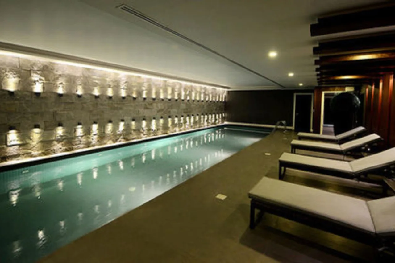 The Nishat Hotel — ภาพห้องพักและบรรยากาศ