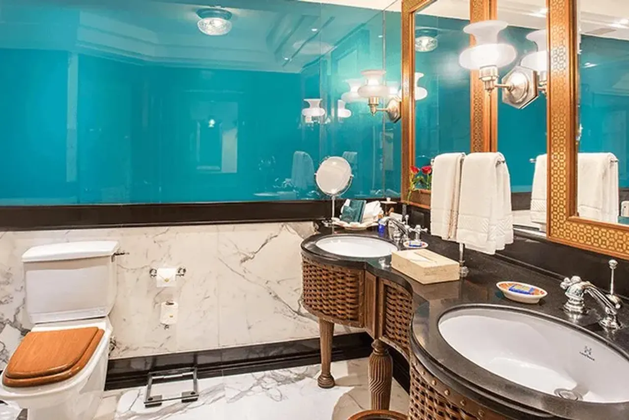 The Oberoi Amarvilas — rooms and atmosphere