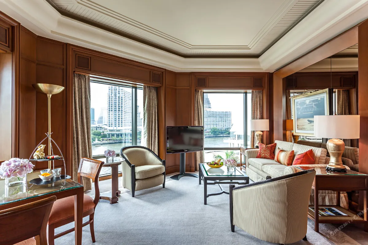 The Peninsula Bangkok — rooms and atmosphere