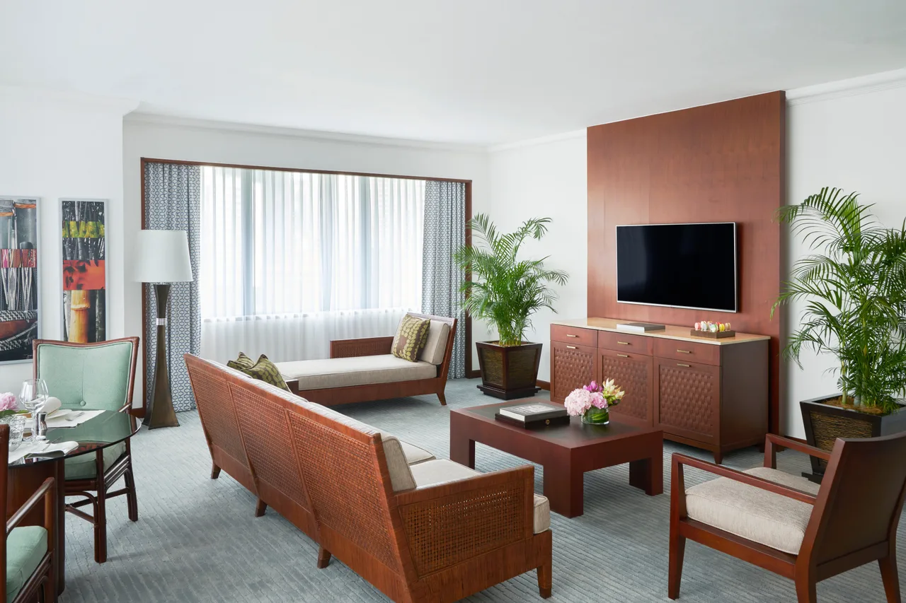 The Peninsula Manila — rooms and atmosphere