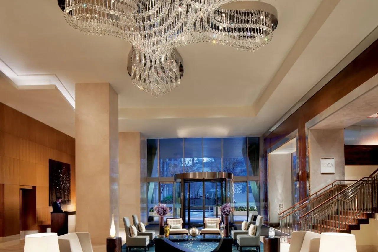 The Ritz-Carlton, Toronto — rooms and atmosphere
