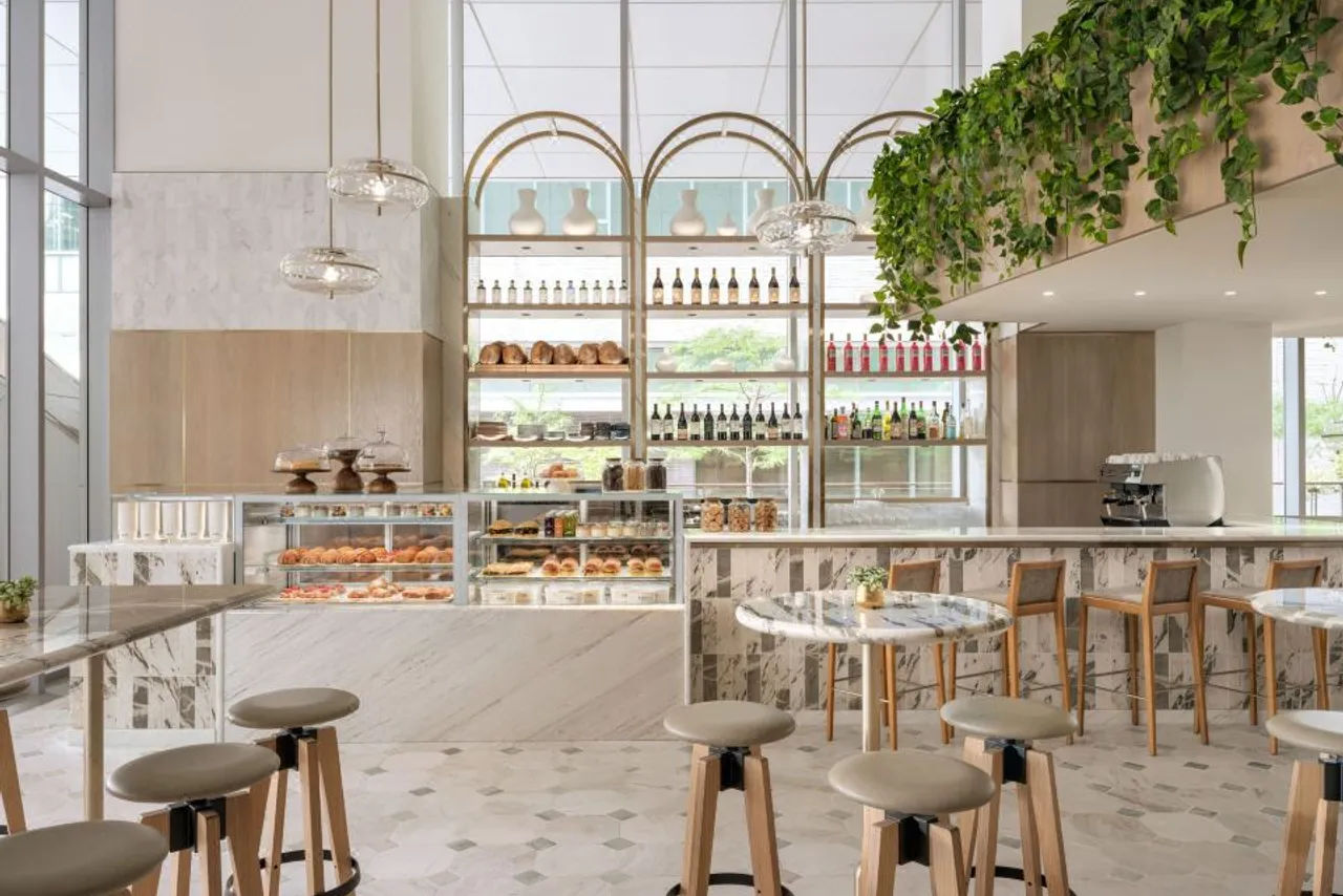The Ritz-Carlton, Toronto — rooms and atmosphere