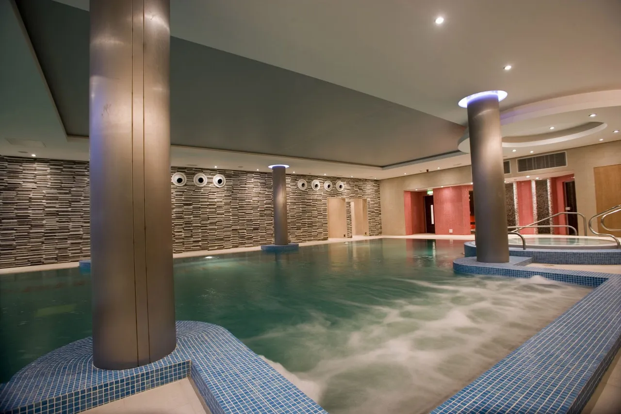 The River Lee Hotel — ภาพห้องพักและบรรยากาศ