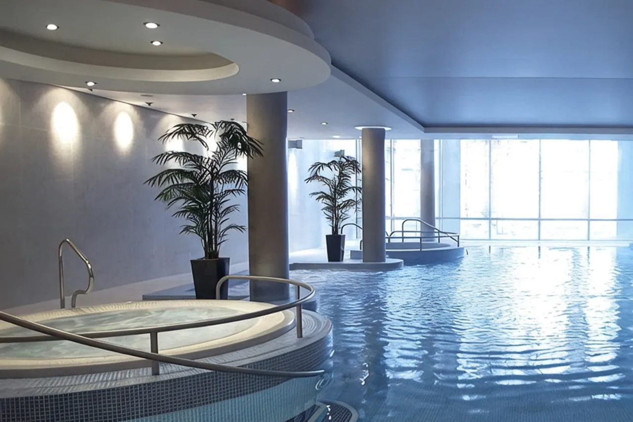 The River Lee Hotel — ภาพห้องพักและบรรยากาศ
