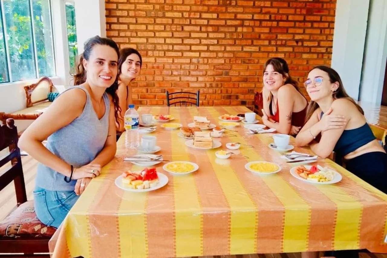 The Rock Face Guesthouse — ภาพห้องพักและบรรยากาศ