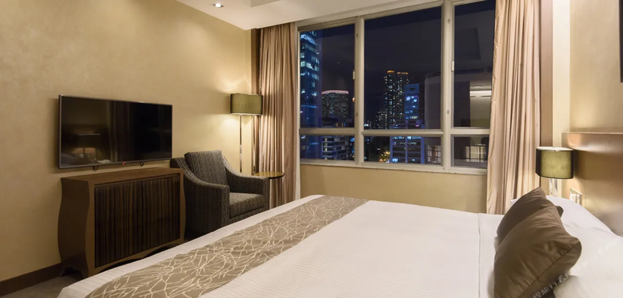 The Salisbury - YMCA of Hong Kong — rooms and atmosphere