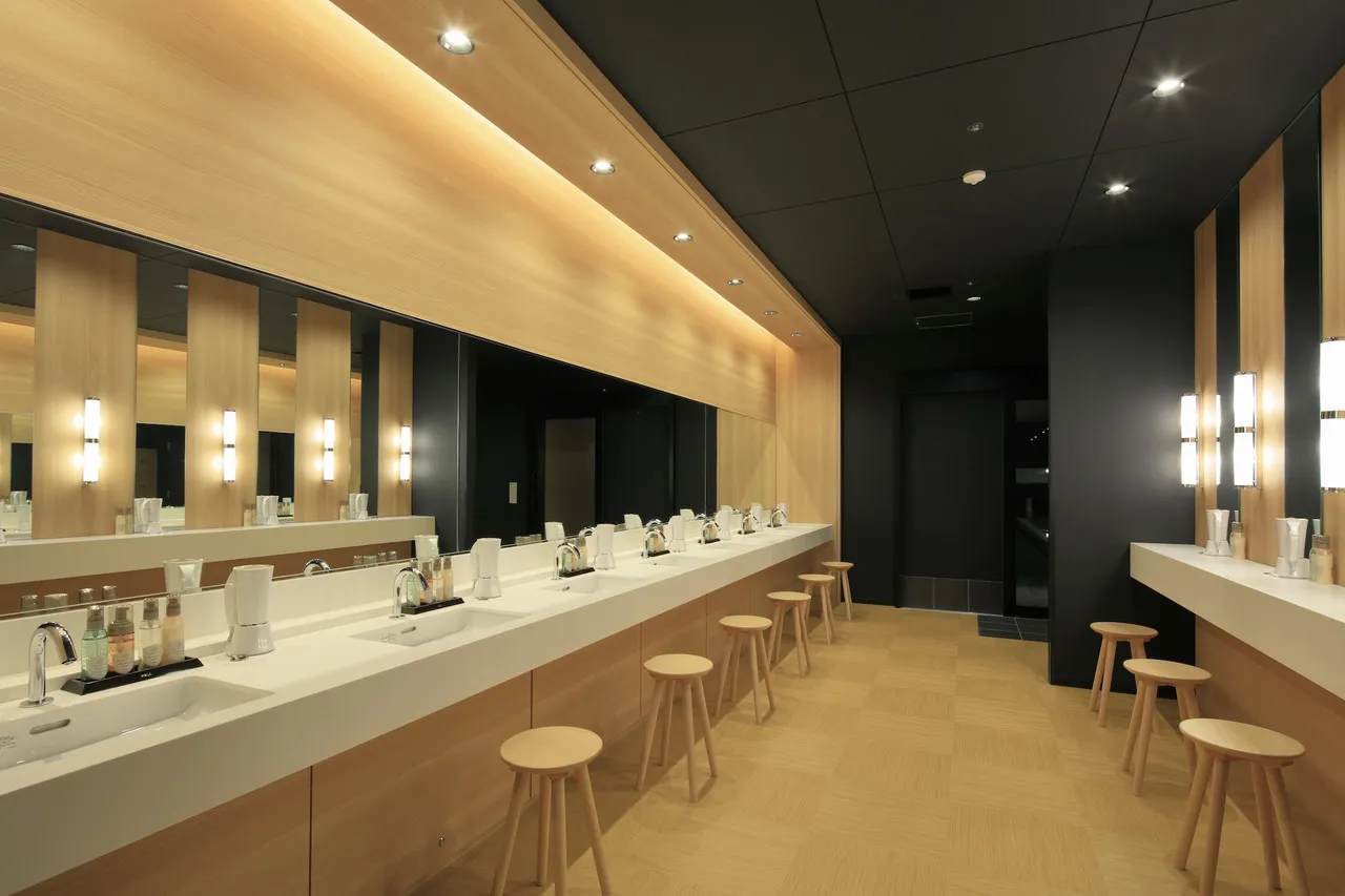 The Singulari Hotel & Sky Spa at Universal Studios Japan — rooms and atmosphere