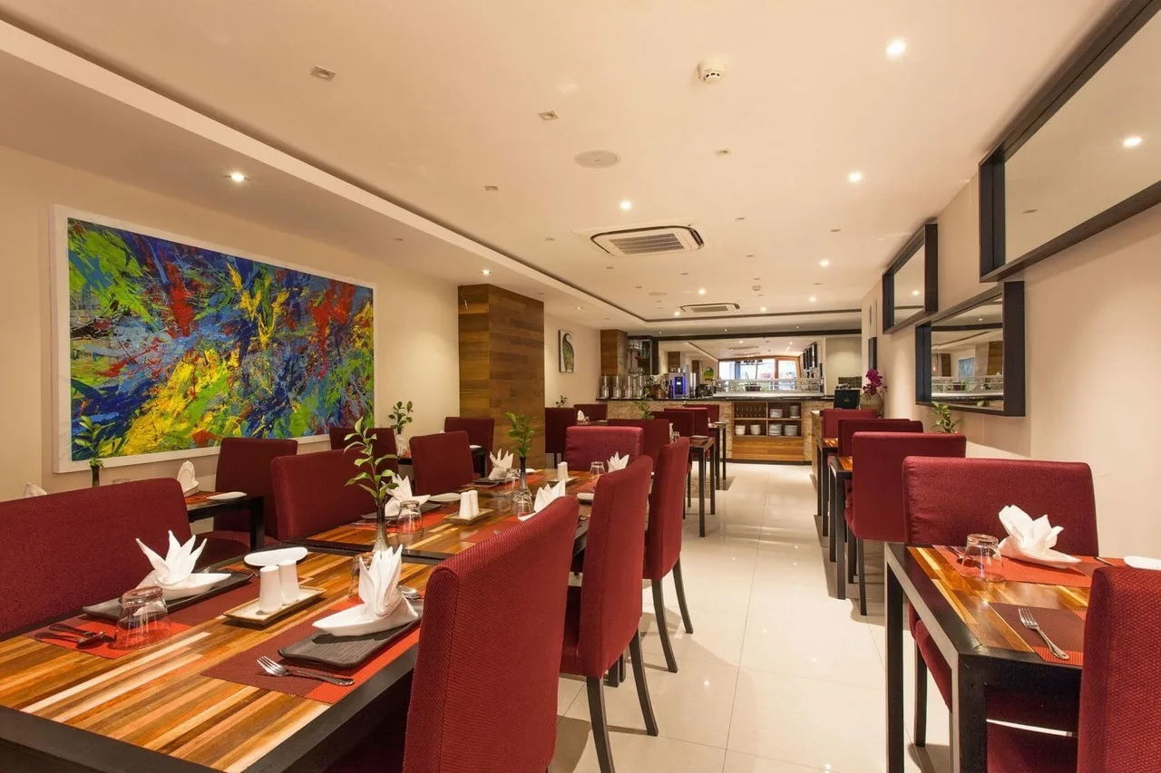 The Somerset Hotel — ภาพห้องพักและบรรยากาศ