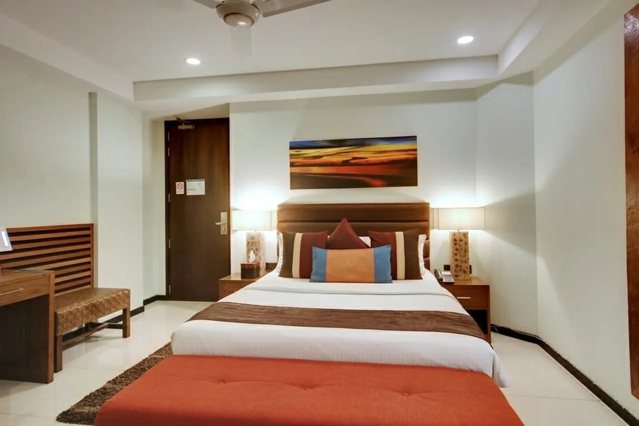 The Somerset Hotel — ภาพห้องพักและบรรยากาศ