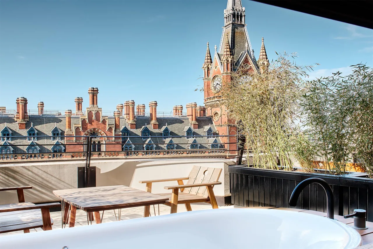 The Standard London — rooms and atmosphere