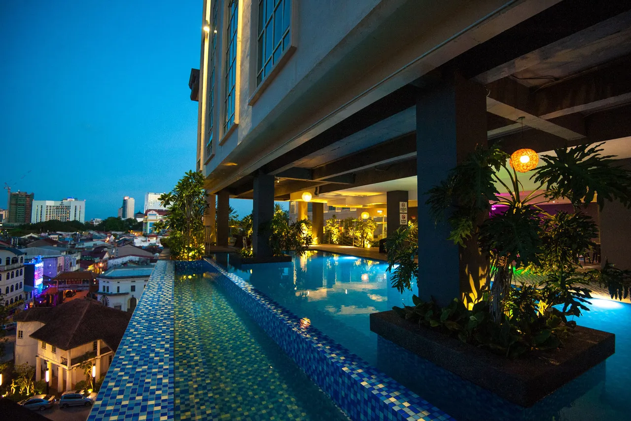 The Waterfront Hotel Kuching — rooms and atmosphere