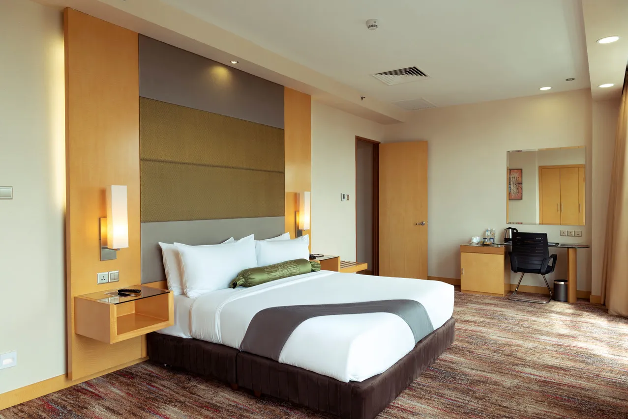 The Waterfront Hotel Kuching — rooms and atmosphere