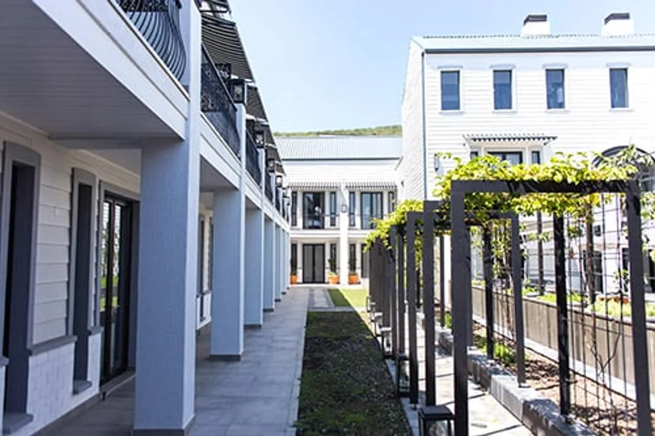 10 โรงแรมวินด์ฮุกน่าพักที่สุด — Klein Windhoek · CBD · Eros (รีวิวลึก 2026 + มรดกเยอรมัน + ทางผ่าน Sossusvlei ทะเลทรายแดง)