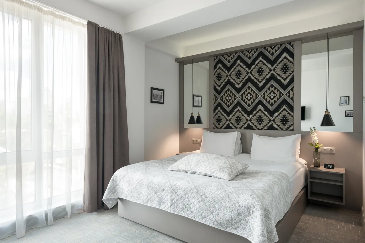Thomas Albert Hotel — rooms and atmosphere