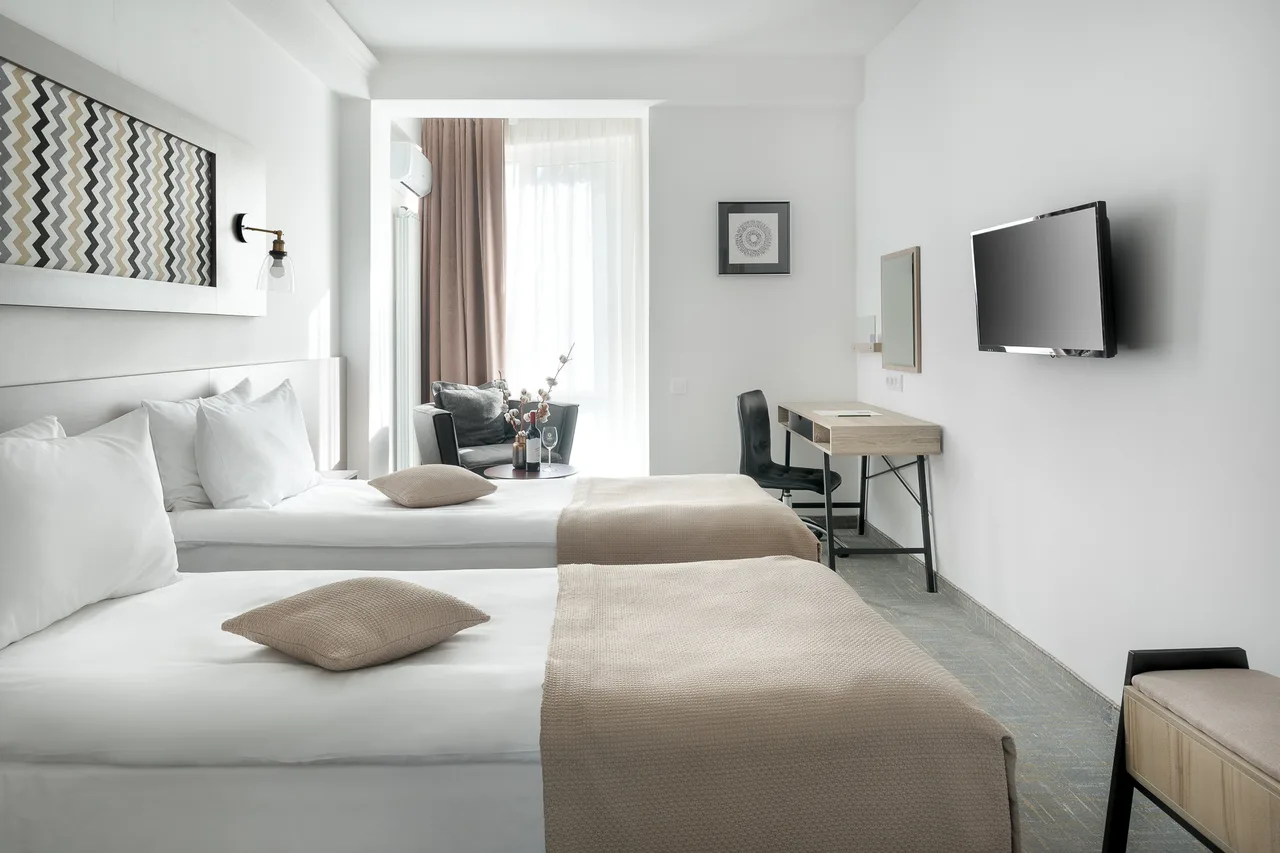 Thomas Albert Hotel — rooms and atmosphere