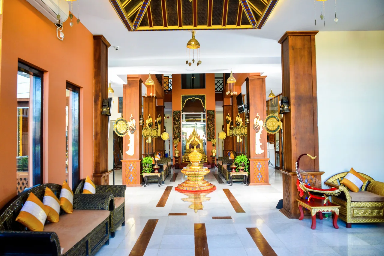 Thousand Island Hotel Inle Lake — rooms and atmosphere