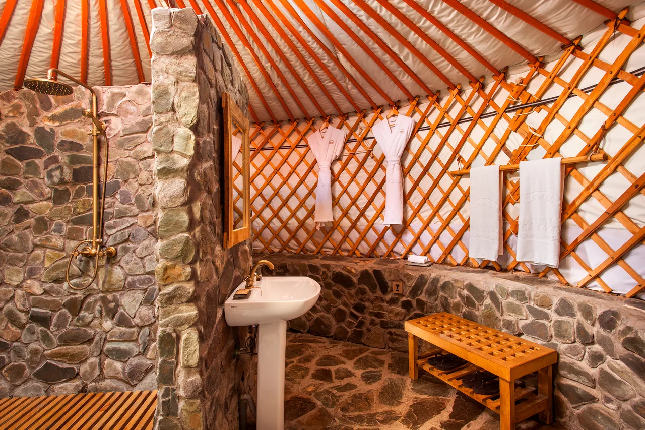 Three Camel Lodge — ภาพห้องพักและบรรยากาศ
