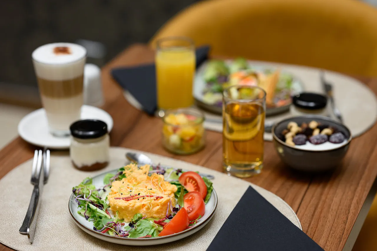 The Three Corners Hotel Bristol — rooms and atmosphere
