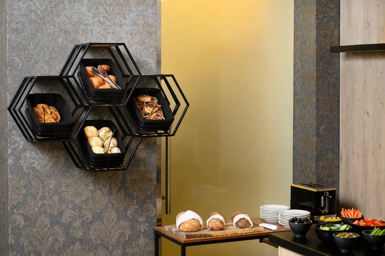 The Three Corners Hotel Bristol — rooms and atmosphere