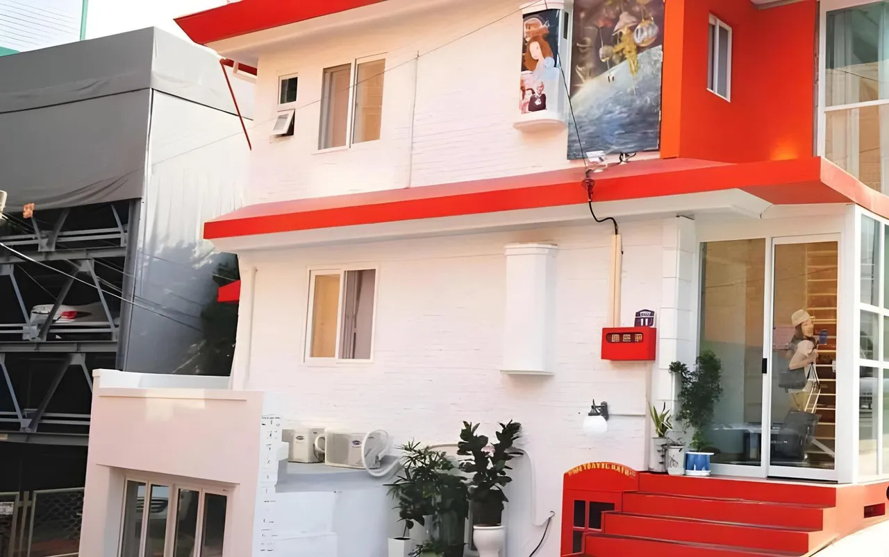 Time Travelers Party Hostel Hongdae — rooms and atmosphere