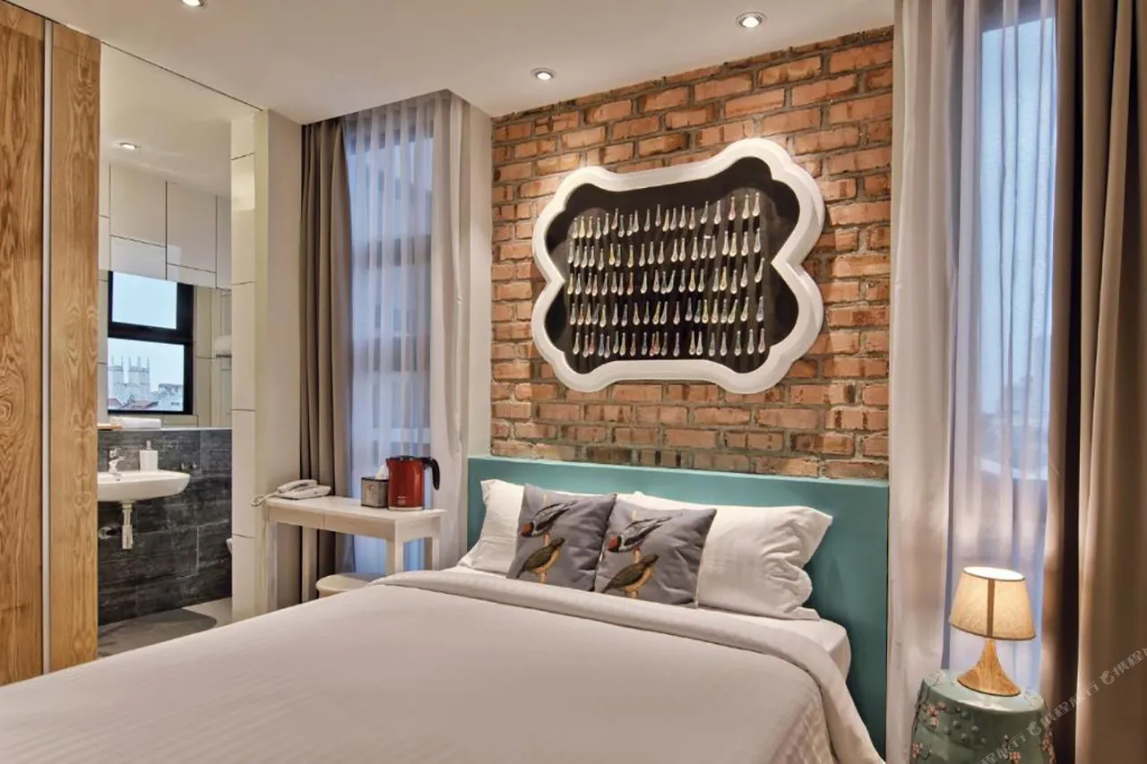 Timez Hotel Melaka — rooms and atmosphere