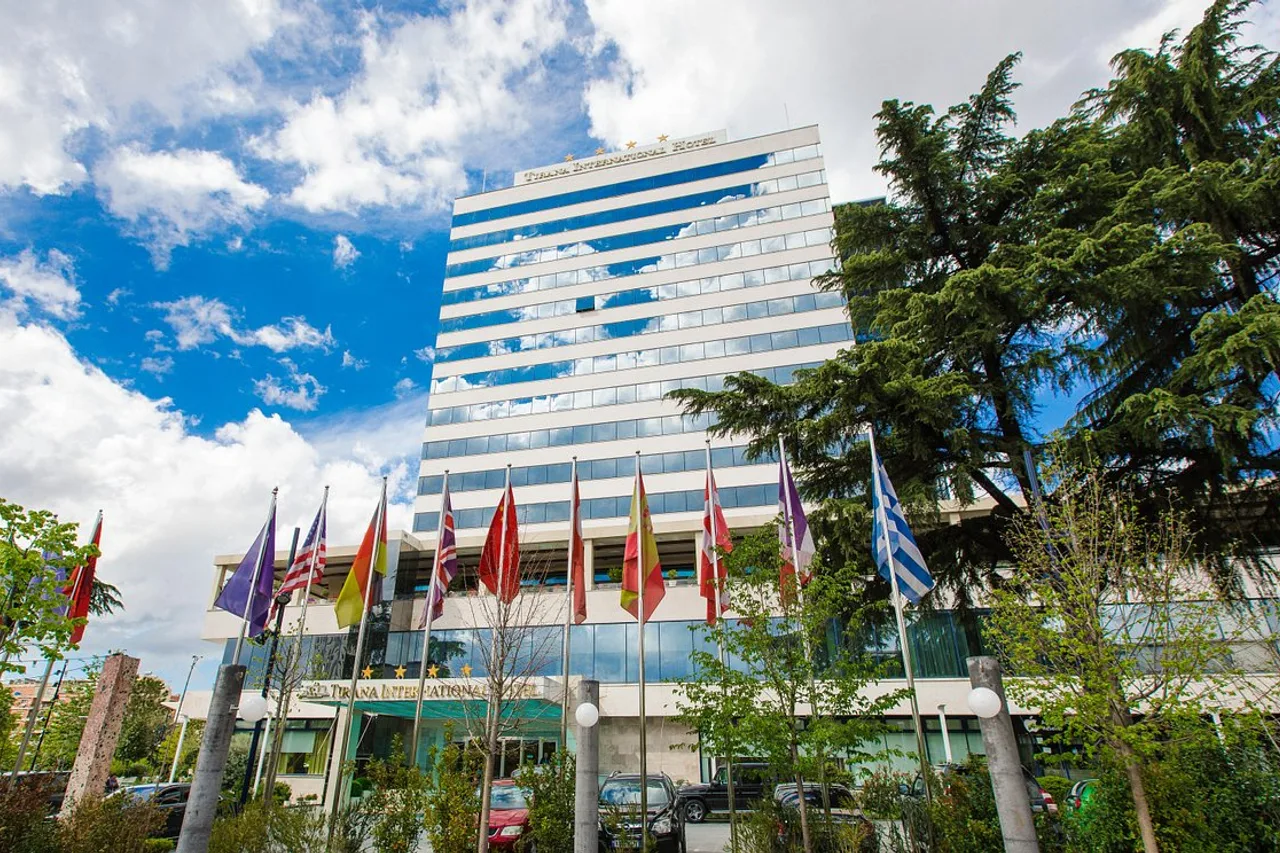 Tirana International Hotel & Conference Centre — โรงแรมในติรานา