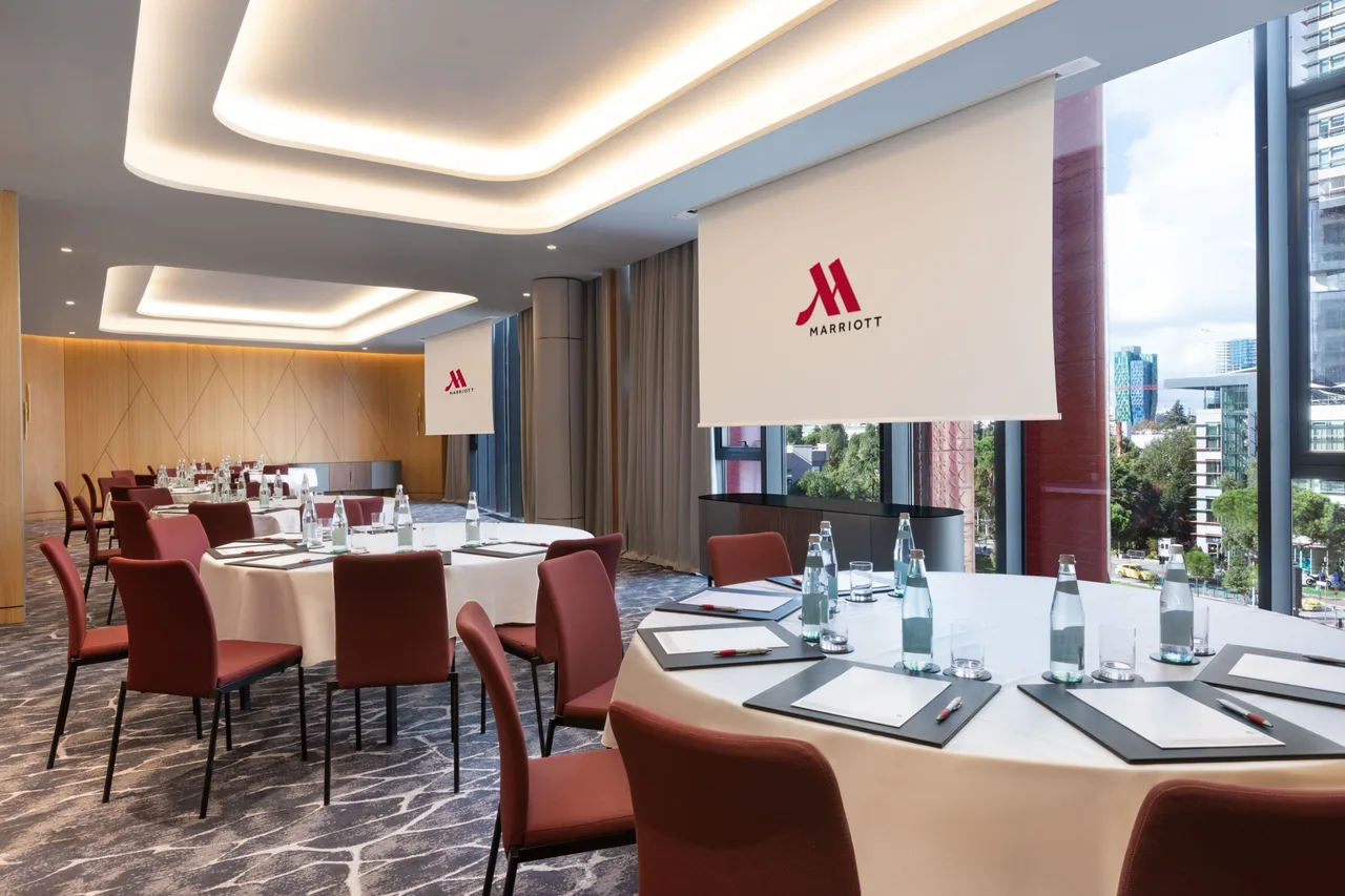 Tirana Marriott Hotel — ภาพห้องพักและบรรยากาศ