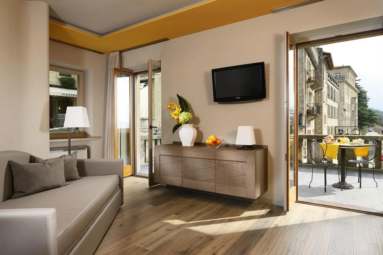 Titano Suites — ภาพห้องพักและบรรยากาศ