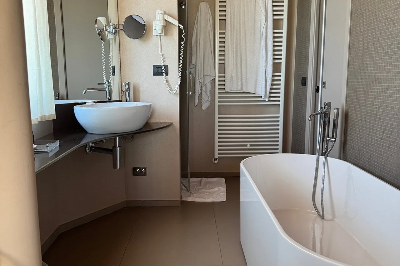 Titano Suites — ภาพห้องพักและบรรยากาศ