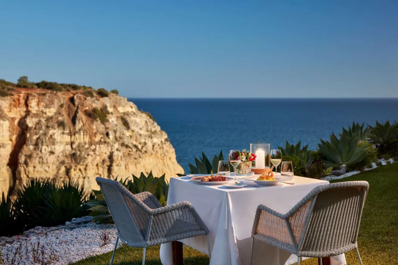 Tivoli Carvoeiro Algarve Resort — rooms and atmosphere