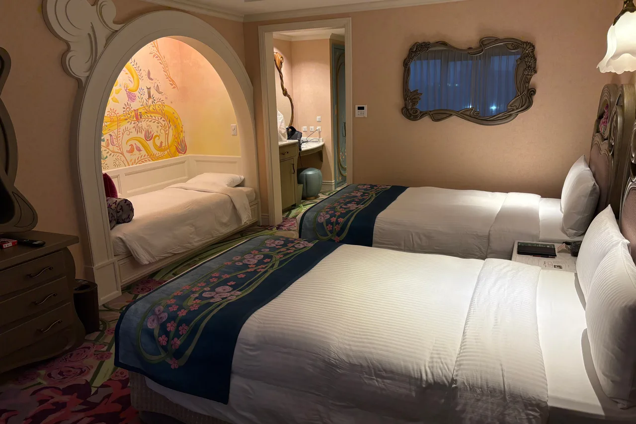 ห้องพัก Fantasy Chateau ธีมราพันเซลที่ Fantasy Springs Hotel