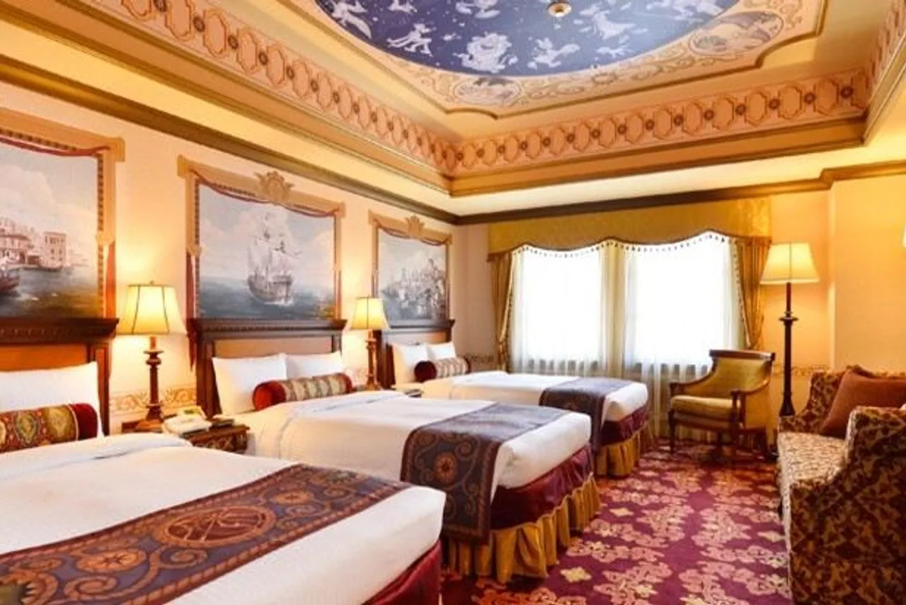 Tokyo DisneySea Hotel MiraCosta — rooms and atmosphere