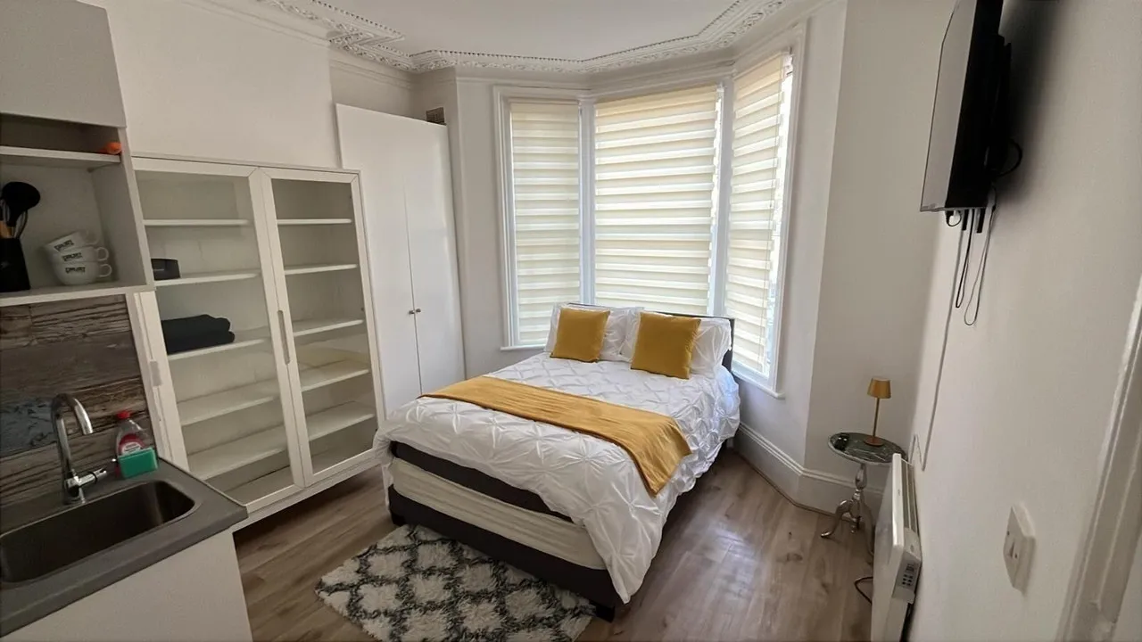 Tottenham Stadium Double Room — rooms and atmosphere
