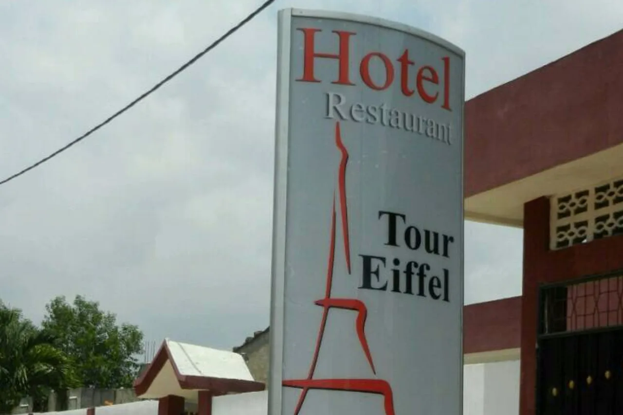Tour Eiffel Hotel Benin — ปอร์โต-โนโว