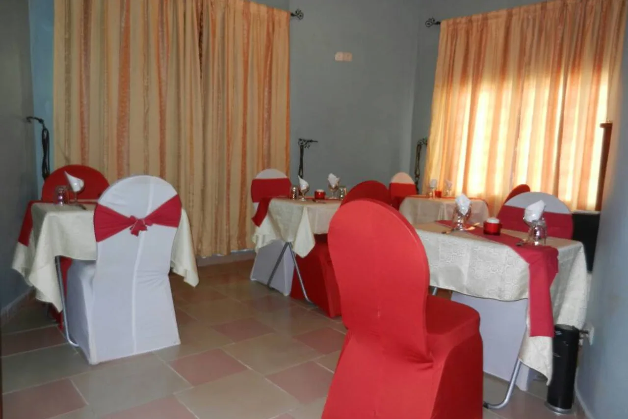 Tour Eiffel Hotel Benin — ภาพห้องพักและบรรยากาศ