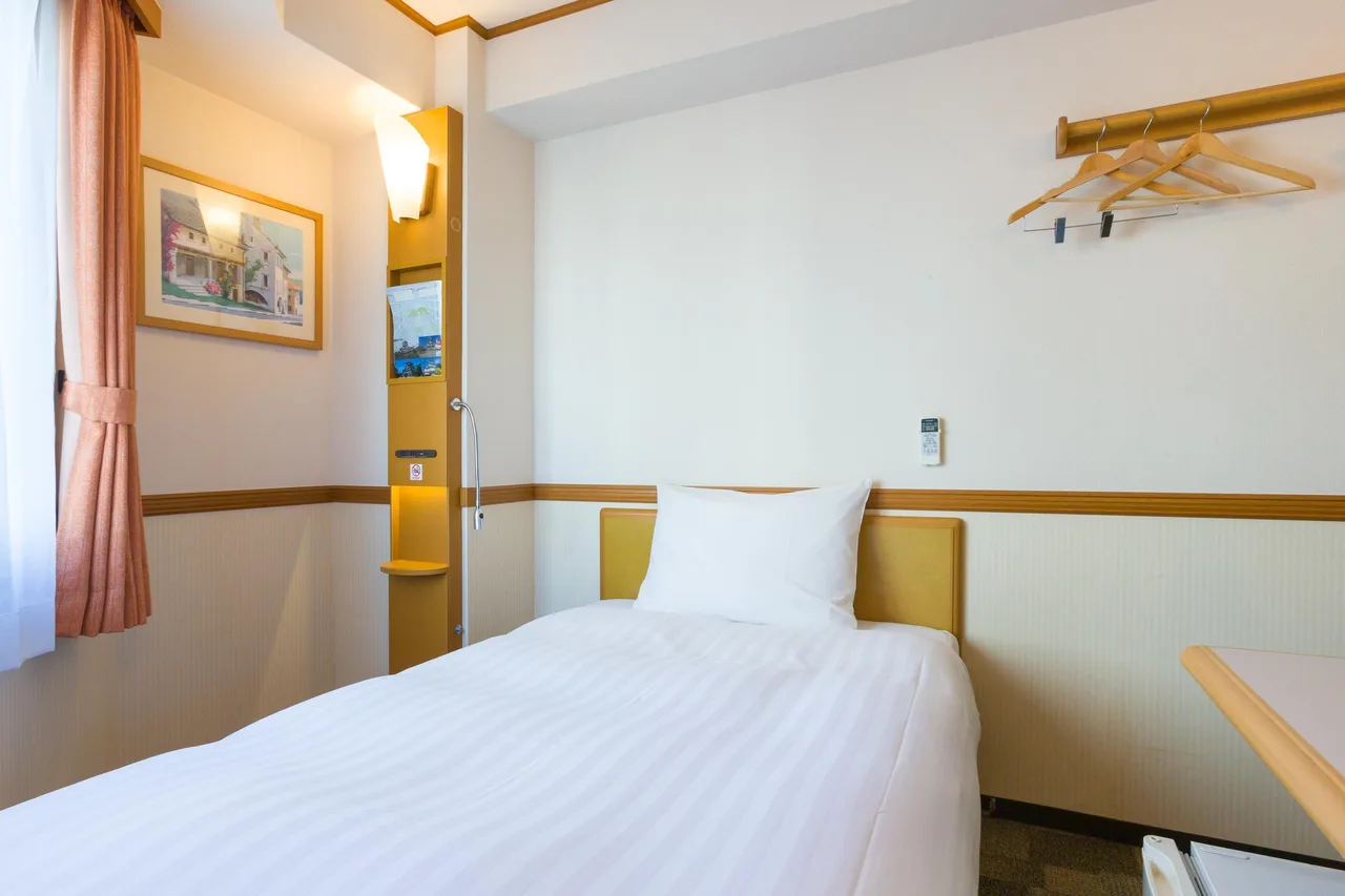 Toyoko Inn Nagano-eki Zenkoji-guchi — rooms and atmosphere