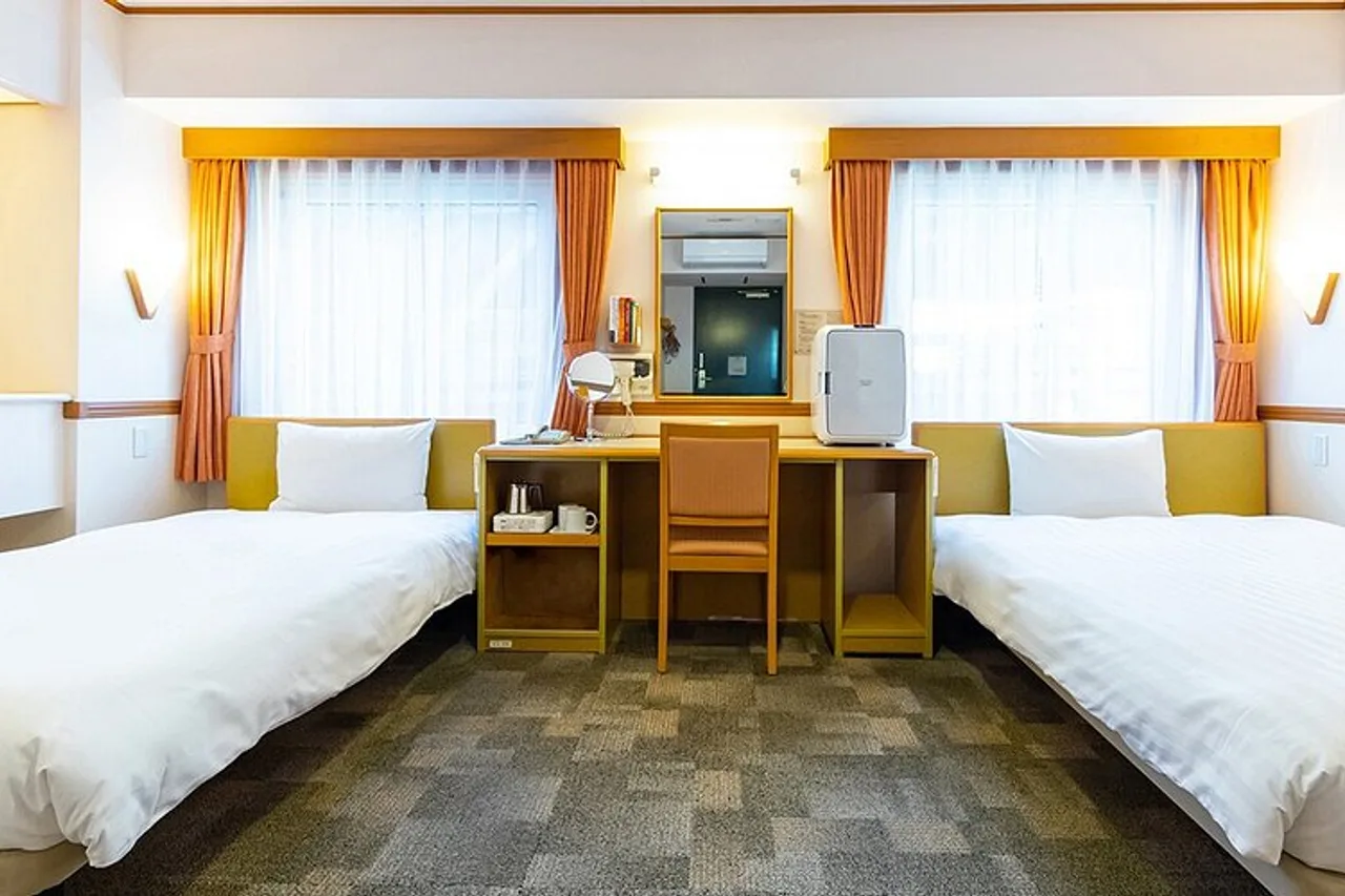 Toyoko Inn Nagano-eki Zenkoji-guchi — rooms and atmosphere
