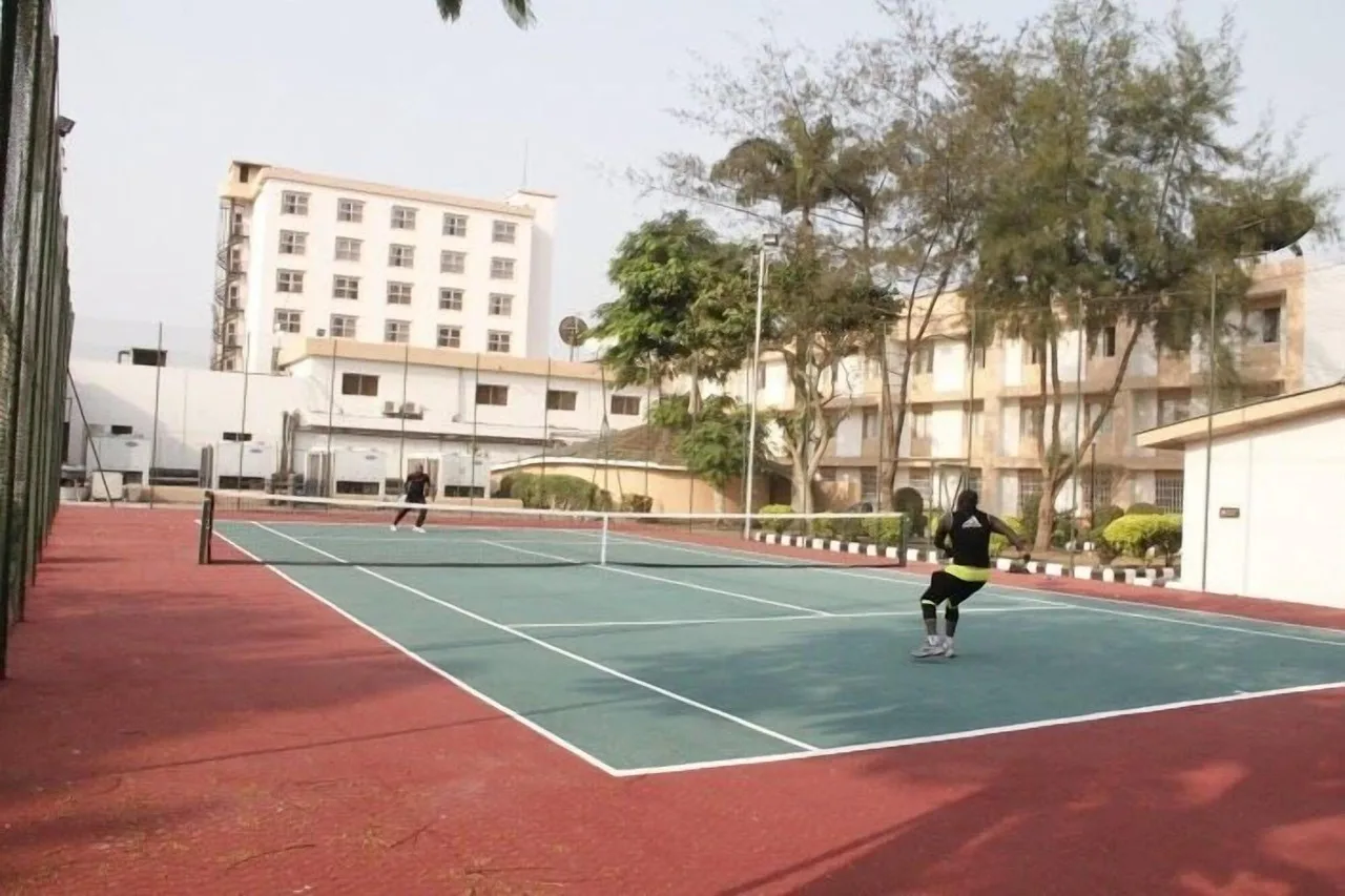 Transcorp Metropolitan Hotel Calabar — ภาพห้องพักและบรรยากาศ
