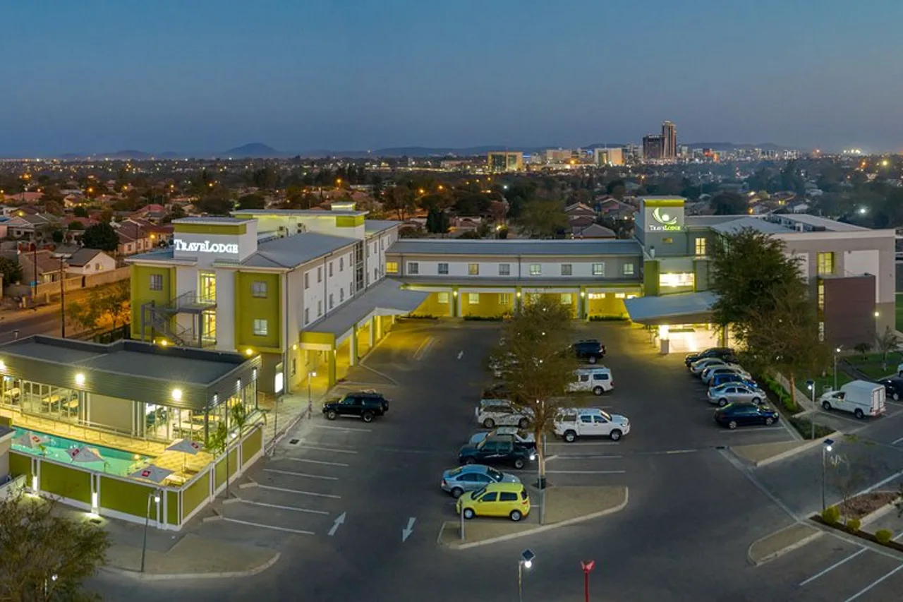Travelodge Gaborone — โรงแรมในกาโบโรเน