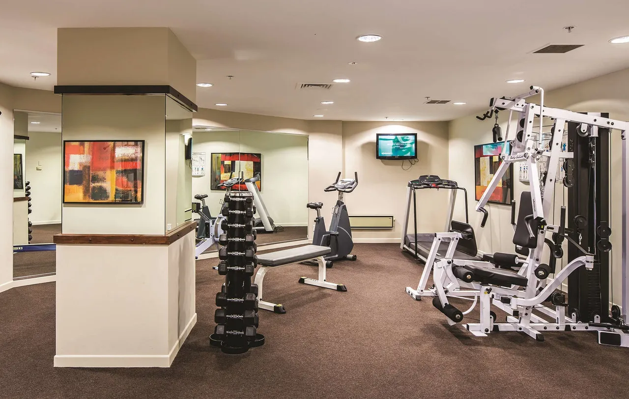 Travelodge Hotel Wellington — rooms and atmosphere