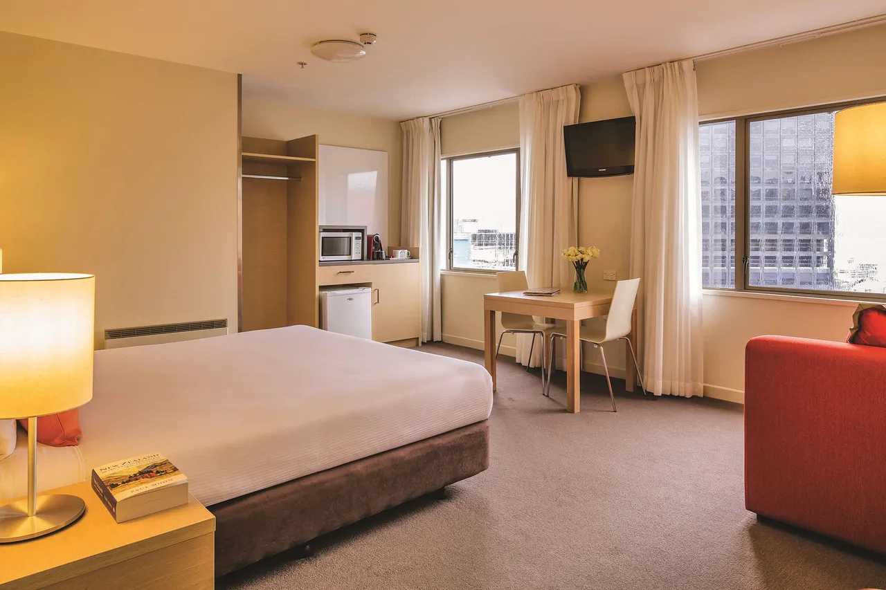 Travelodge Hotel Wellington — rooms and atmosphere
