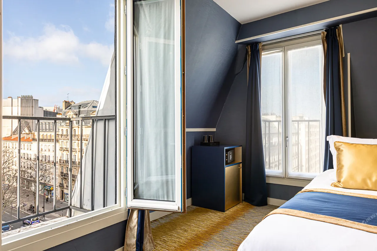 Trianon Gare de Lyon — rooms and atmosphere