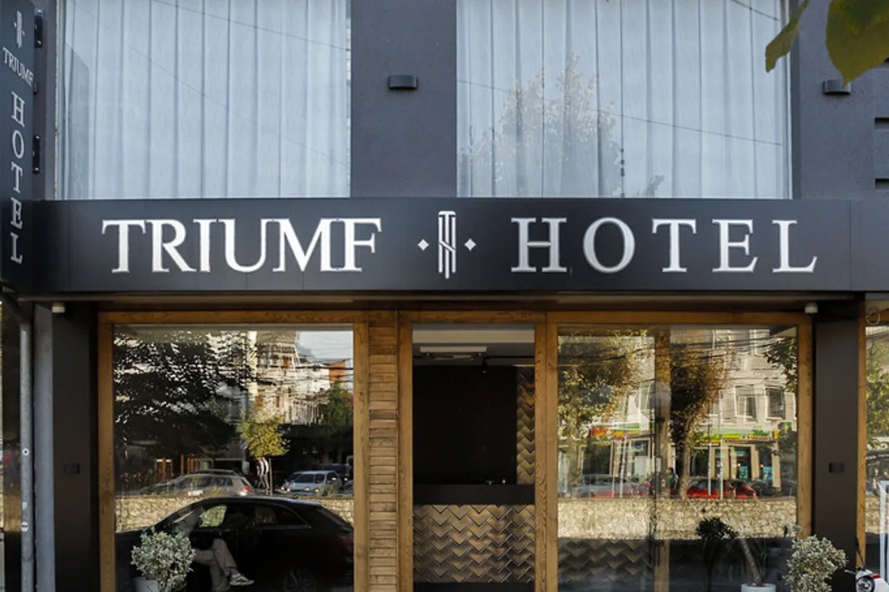 Triumf Hotel — ภาพห้องพักและบรรยากาศ