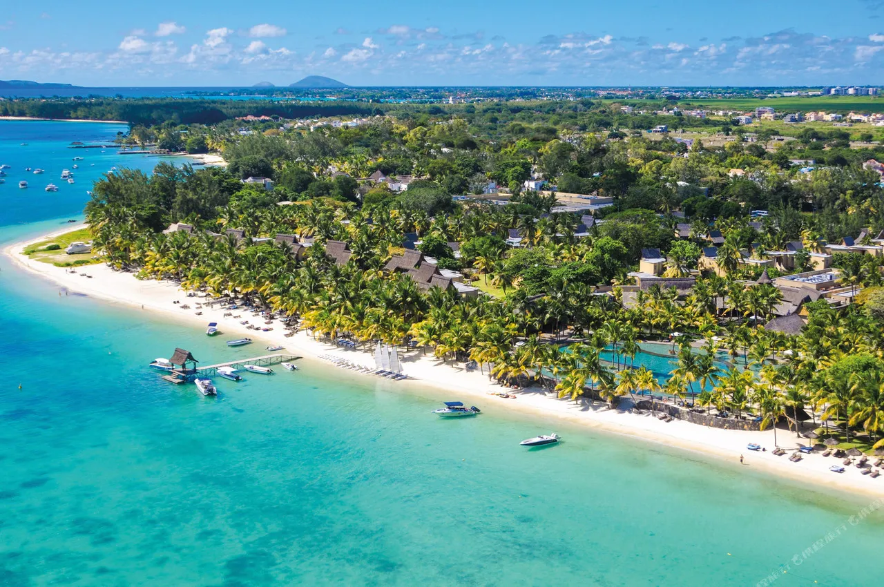 Trou aux Biches Beachcomber — rooms and atmosphere