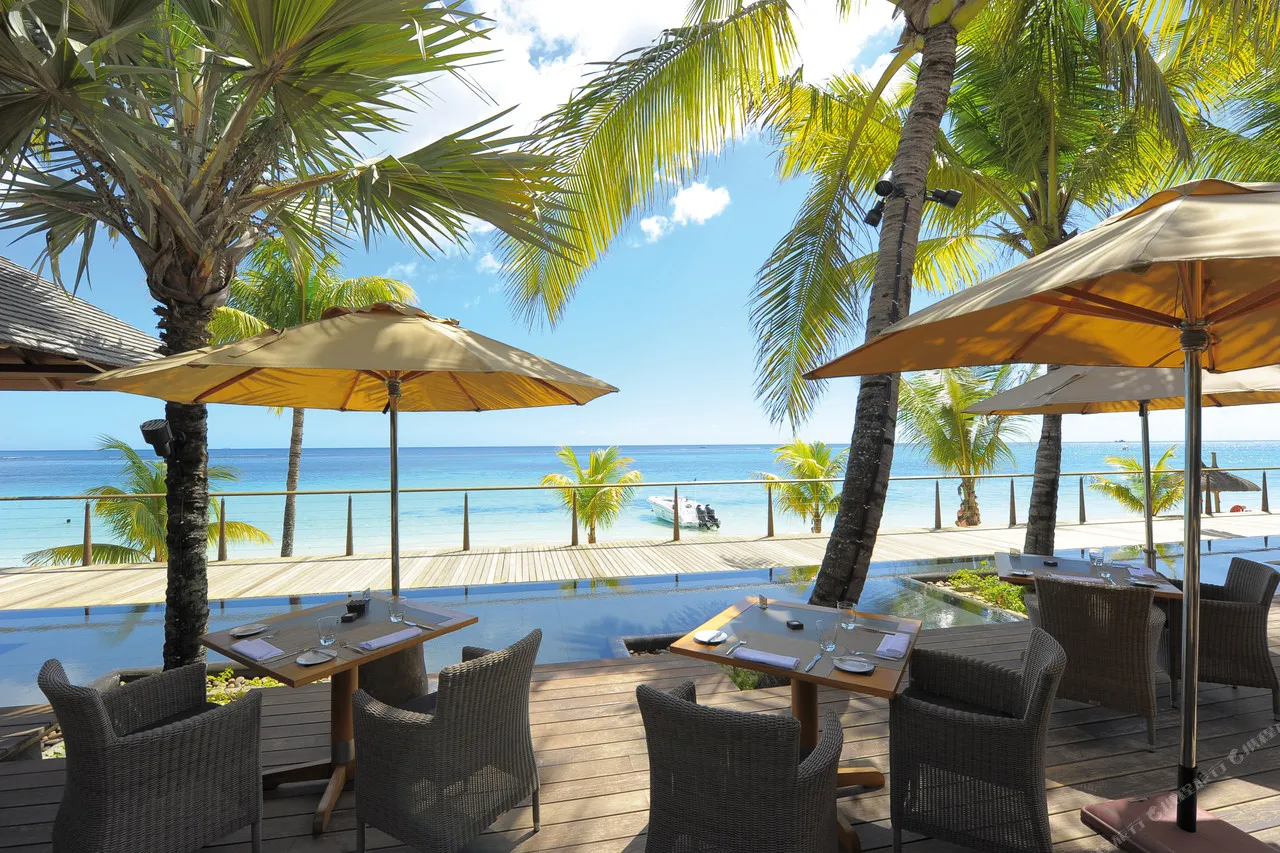 Trou aux Biches Beachcomber — rooms and atmosphere
