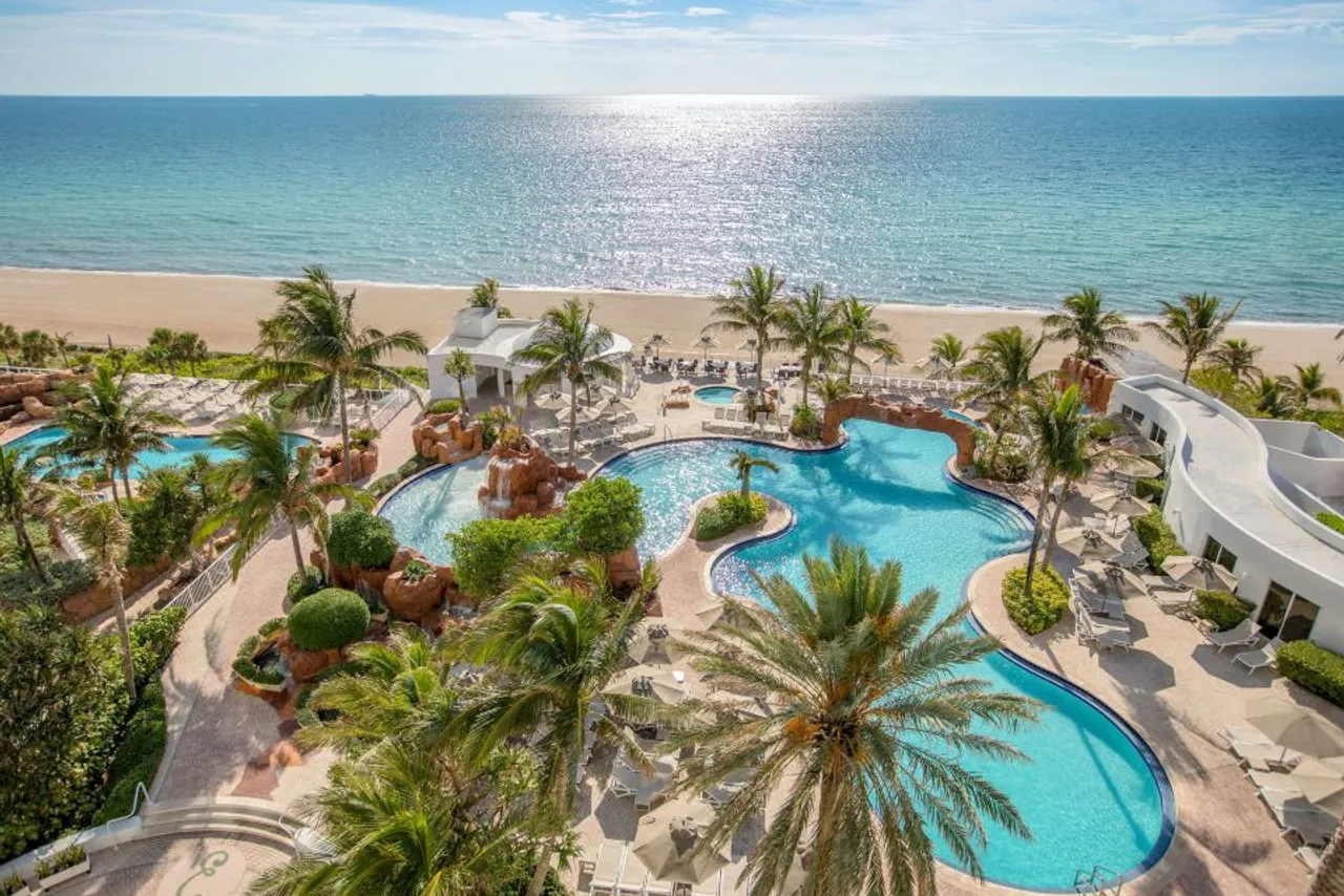 Trump International Beach Resort — โรงแรมในใกล้ Hard Rock Stadium