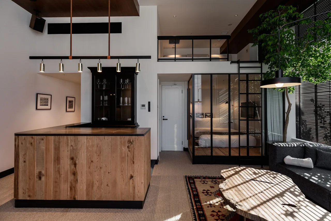 Trunk Hotel (Cat Street) — rooms and atmosphere